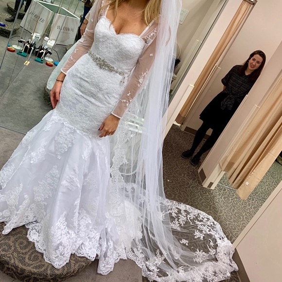 Sweetheart Trumpet wedding dress - Picture 2 of 8